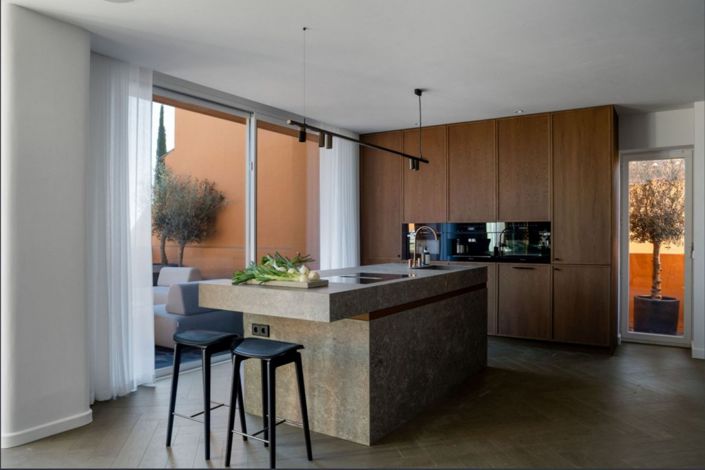 Image No.6-4 Bed Property for sale