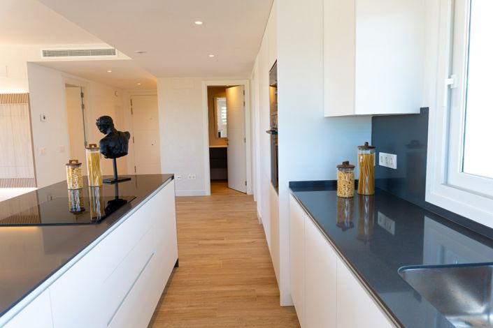 Image No.4-2 Bed Property for sale