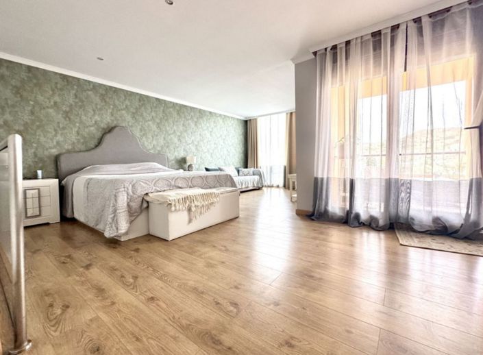 Image No.3-2 Bed Property for sale