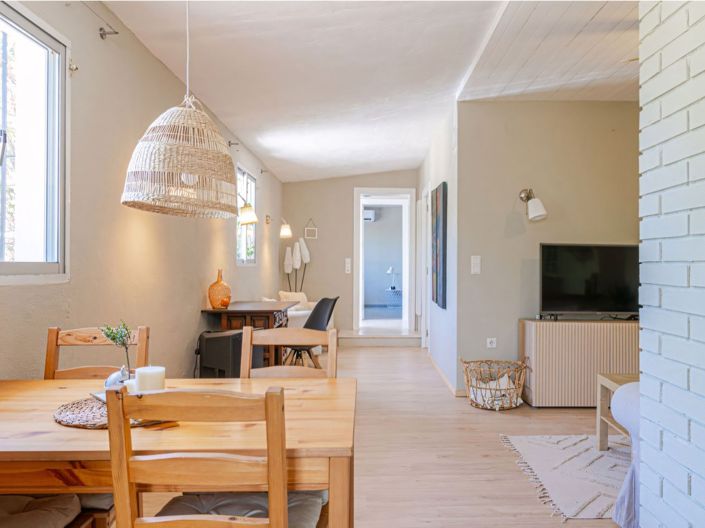 Image No.18-6 Bed Property for sale