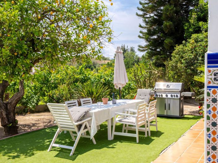 Image No.2-6 Bed Property for sale