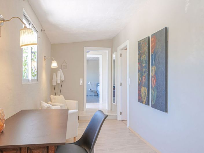 Image No.20-6 Bed Property for sale