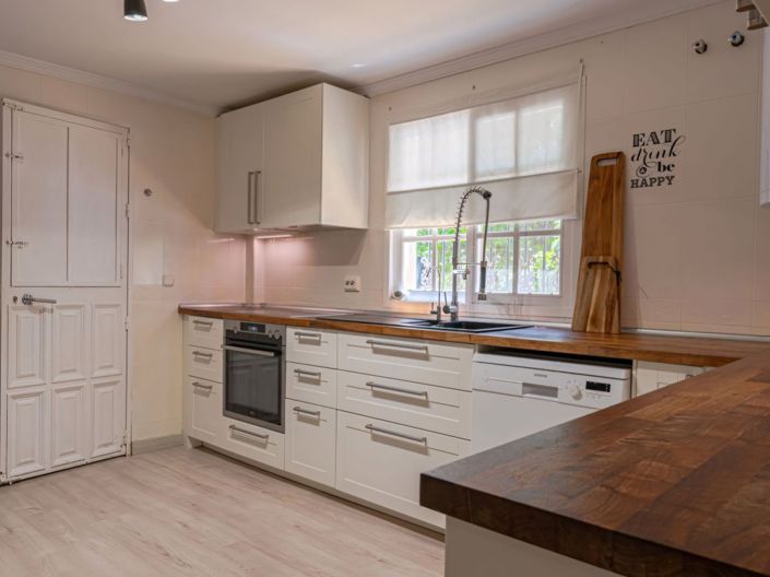 Image No.9-6 Bed Property for sale