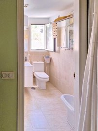 Bathroom 2-1