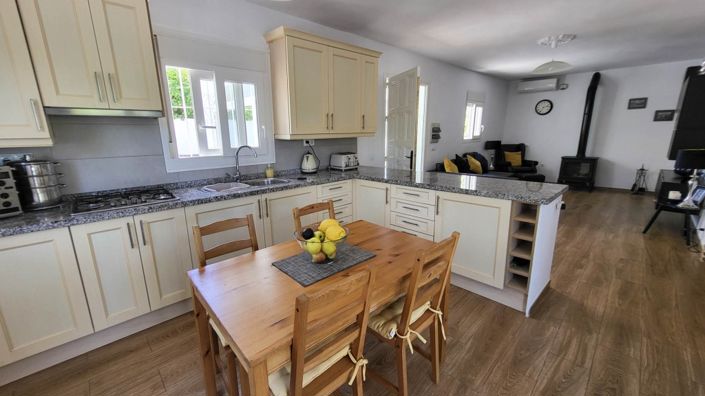 Image No.10-5 Bed Property for sale