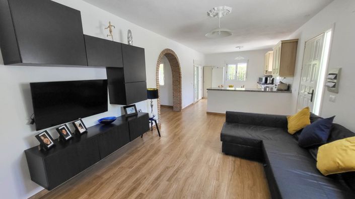 Image No.8-5 Bed Property for sale