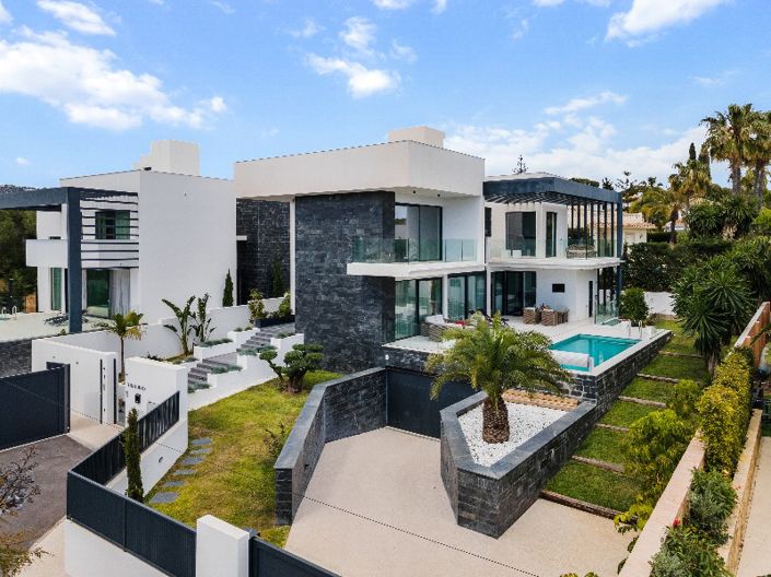 Image No.1-6 Bed Villa for sale