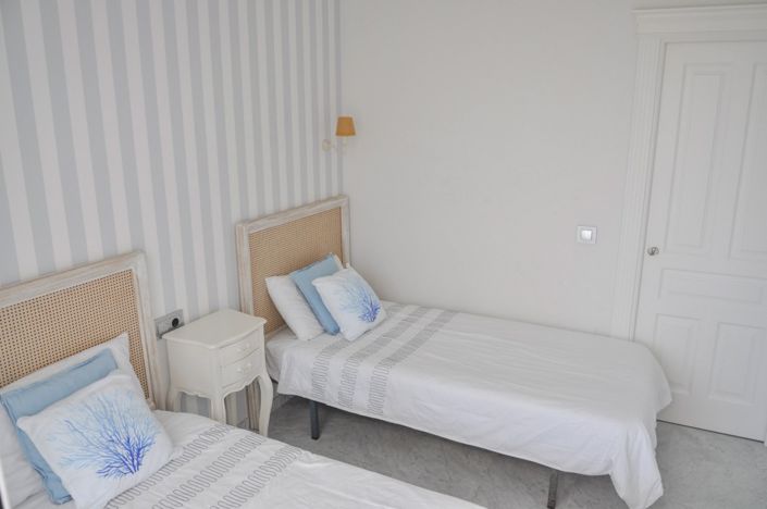 Image No.17-3 Bed Property for sale