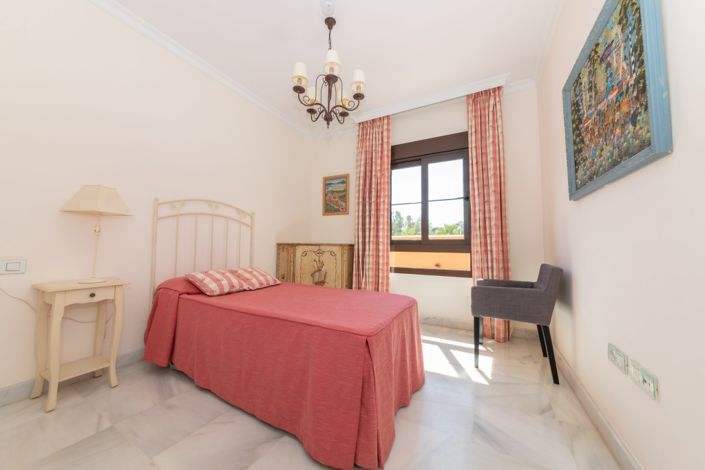 Image No.11-5 Bed Property for sale