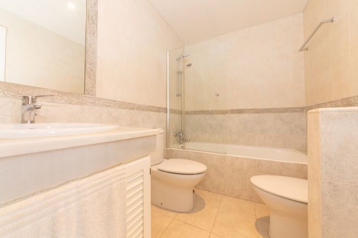 Image No.13-5 Bed Property for sale