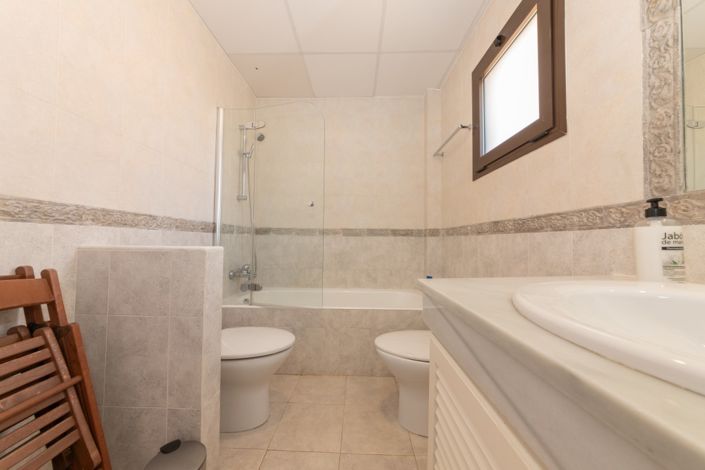 Image No.14-5 Bed Property for sale