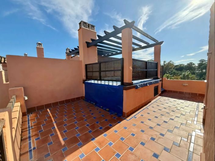 Image No.20-5 Bed Property for sale