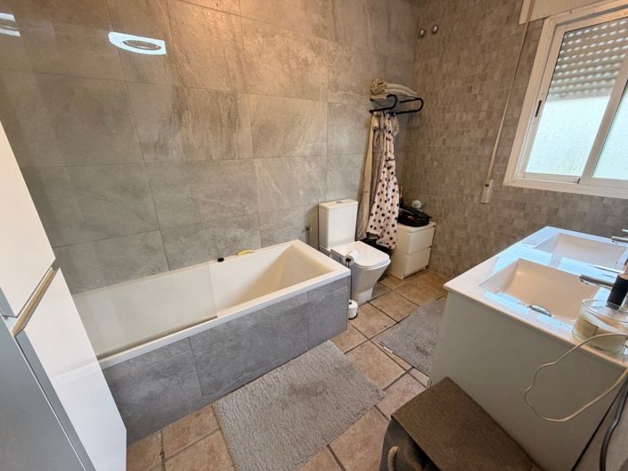 Image No.13-4 Bed Townhouse for sale