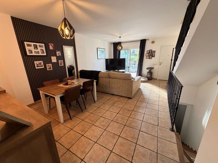 Image No.4-4 Bed Townhouse for sale