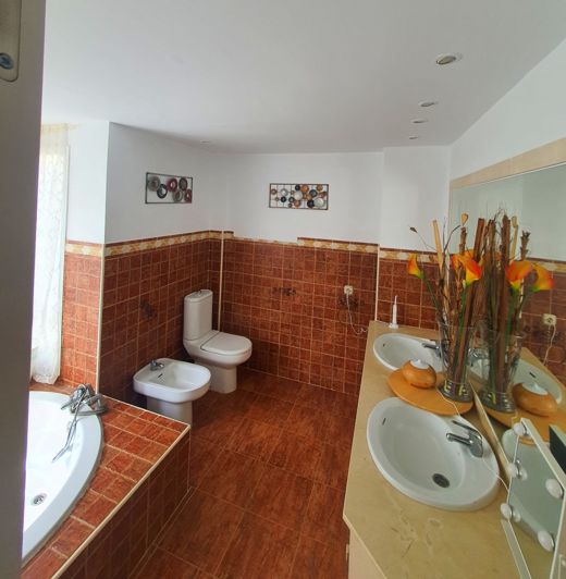 Image No.13-4 Bed Apartment for sale