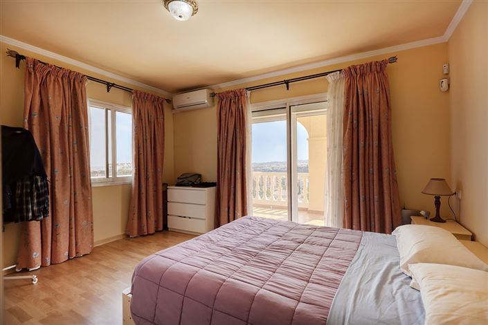 Image No.12-6 Bed Villa for sale