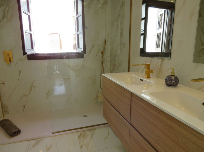 Image No.12-4 Bed Townhouse for sale