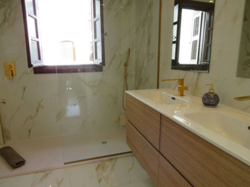 12-53013098fcab6c38b1379cd33298e050