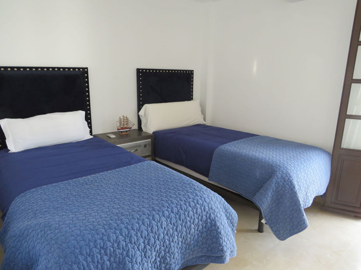 Image No.15-4 Bed Townhouse for sale