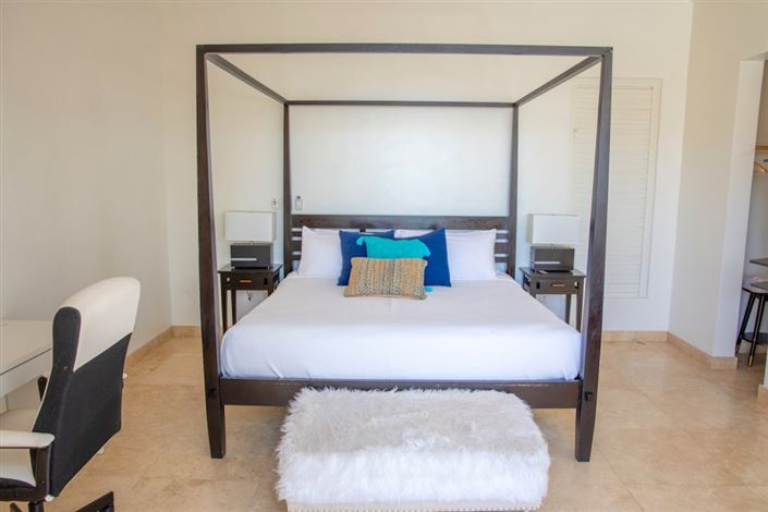 Image No.12-3 Bed Property for sale