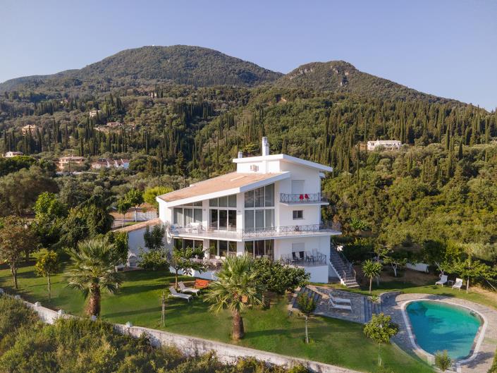 Image No.1-9 Bed Villa for sale