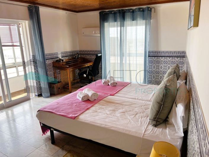 Image No.18-6 Bed Apartment for sale