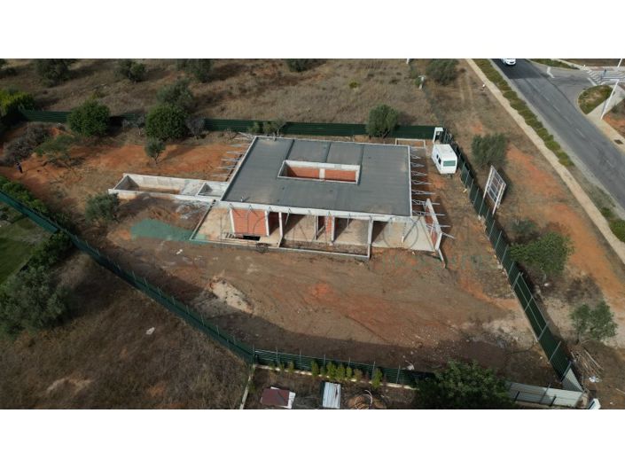 Image No.15-4 Bed House for sale