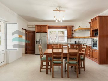 id06e2a101-0000-0500-0000-00001611ae06