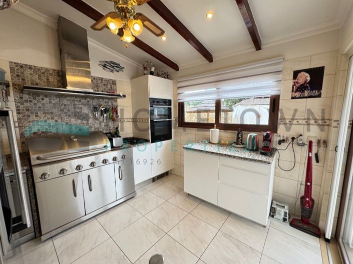 Image No.10-3 Bed House for sale