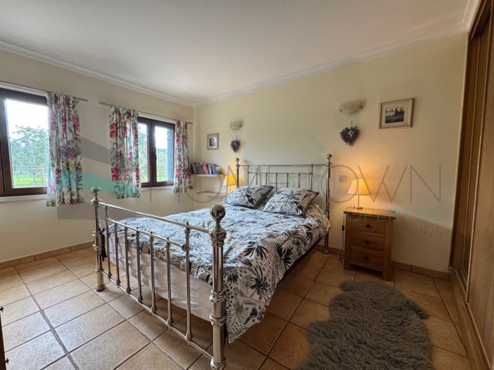 Image No.11-3 Bed House for sale