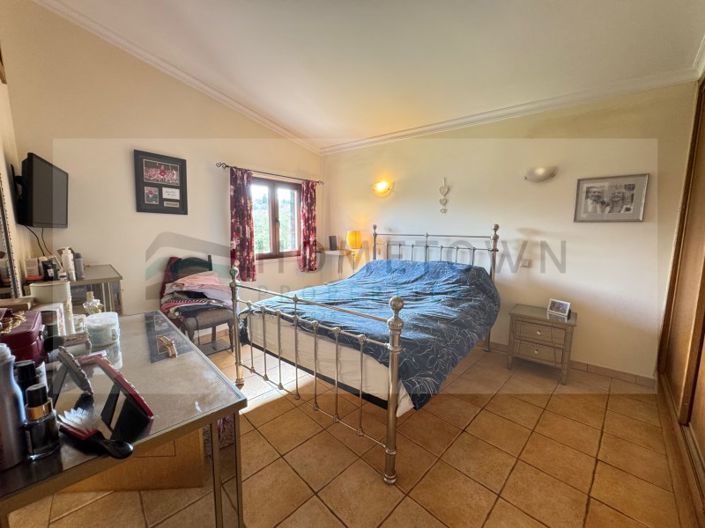 Image No.13-3 Bed House for sale
