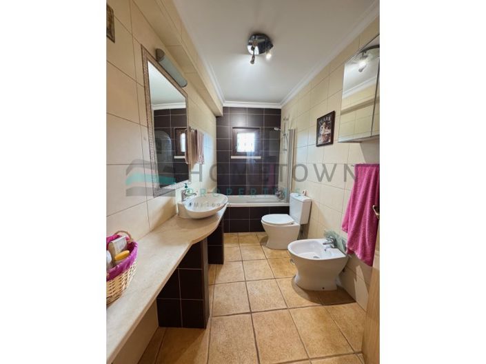 Image No.14-3 Bed House for sale
