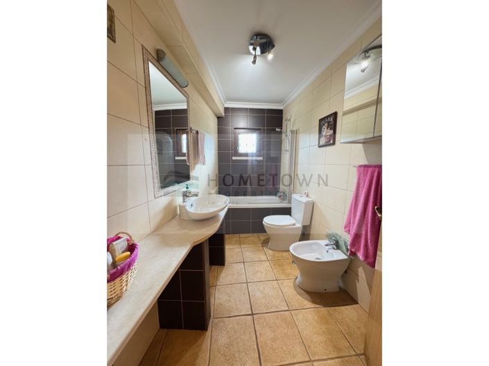 Image No.16-3 Bed House for sale