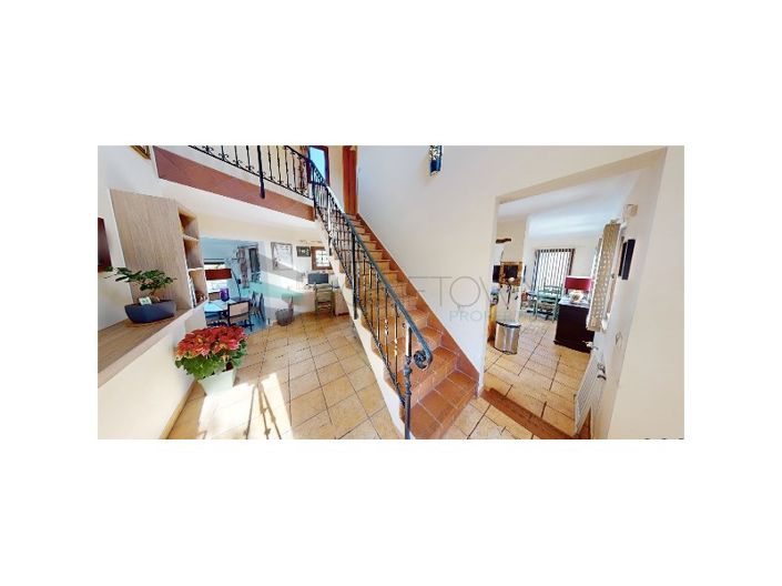 Image No.8-3 Bed House for sale