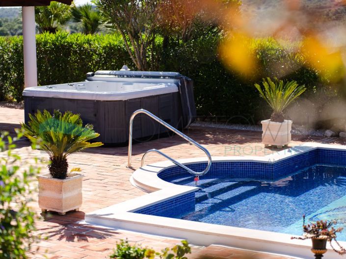 Image No.17-4 Bed House for sale