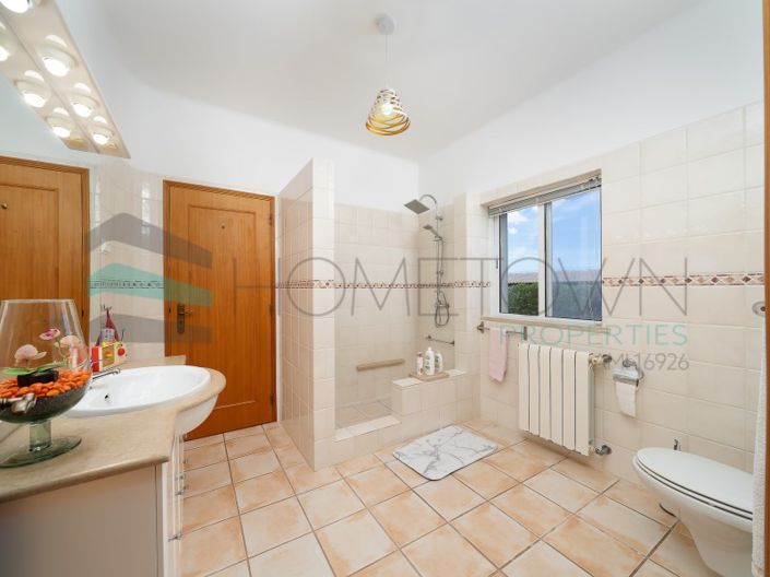 Image No.25-4 Bed House for sale