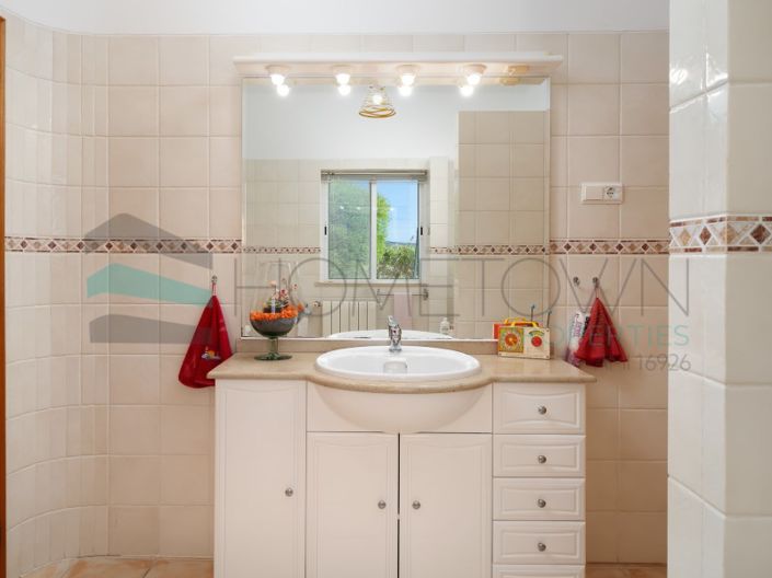 Image No.26-4 Bed House for sale