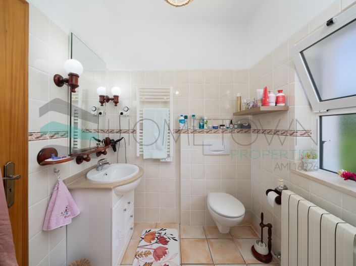 Image No.30-4 Bed House for sale