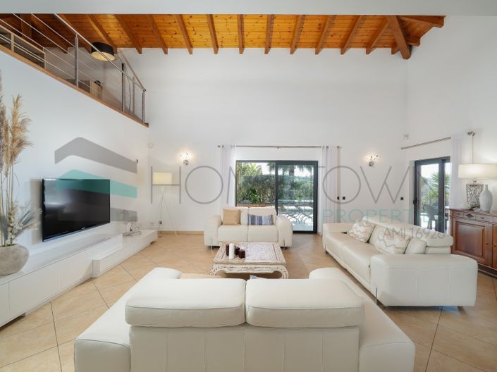 Image No.11-3 Bed House for sale