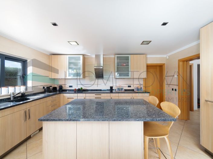 Image No.12-3 Bed House for sale