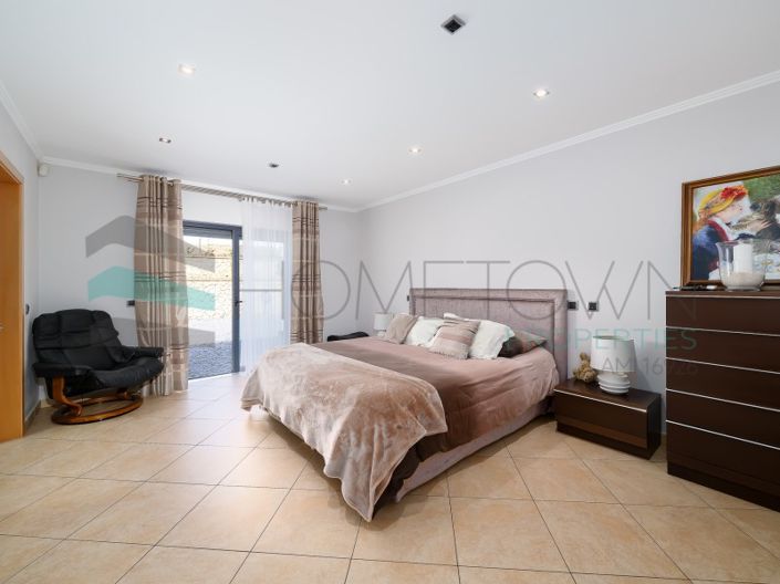 Image No.24-3 Bed House for sale