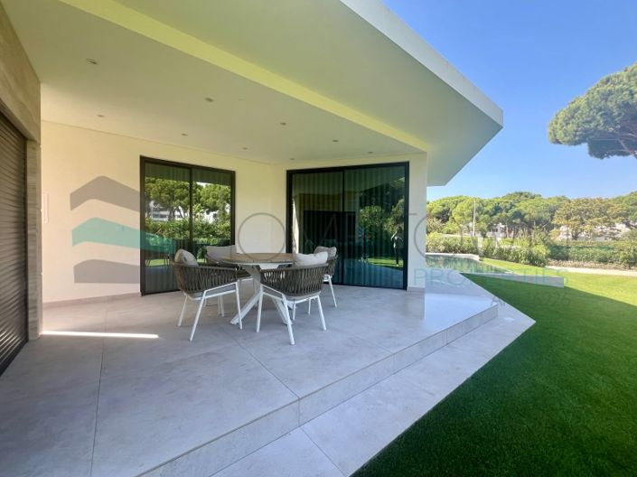 Image No.16-4 Bed House for sale