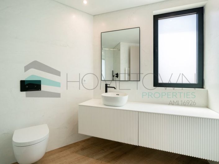 Image No.40-4 Bed House for sale