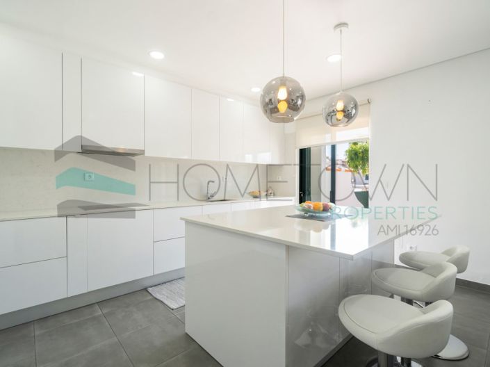 Image No.7-3 Bed House for sale