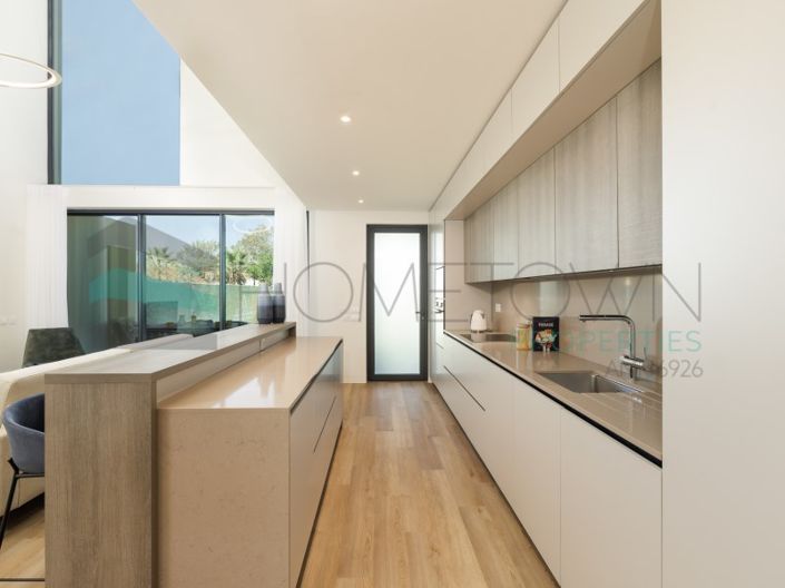 Image No.5-2 Bed House for sale