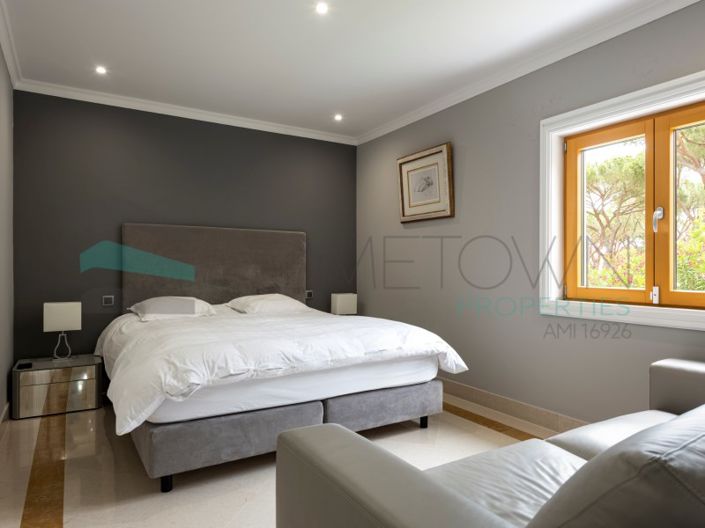 Image No.16-5 Bed House for sale