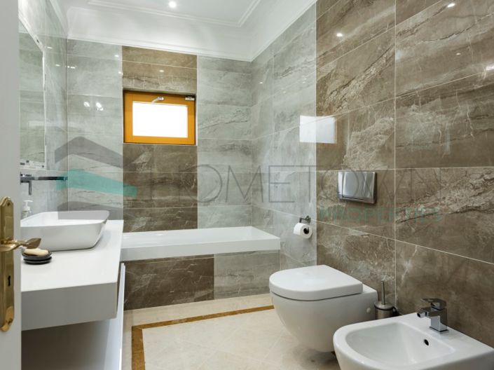 Image No.18-5 Bed House for sale