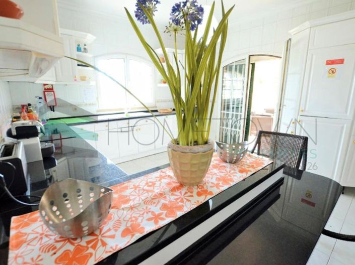 Image No.8-5 Bed House for sale