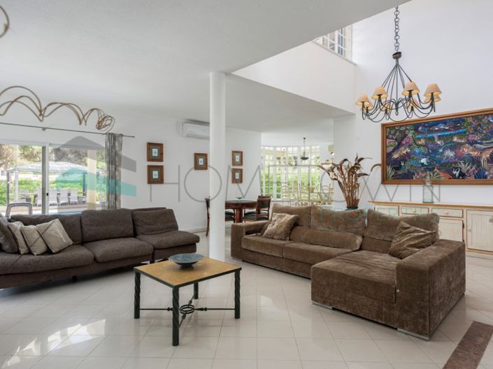 Image No.6-7 Bed House for sale