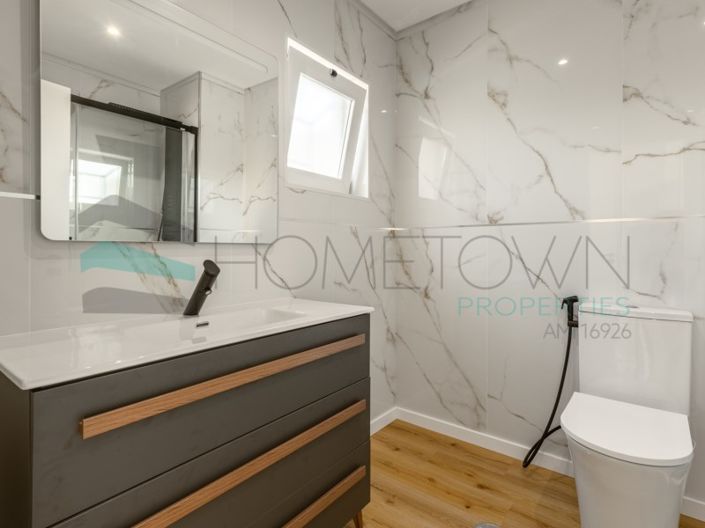 Image No.18-4 Bed House for sale